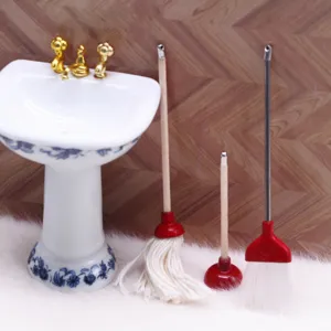 Poppenhuis miniatuur badkamer schoonmaakset met wasbak dweil en bezem voor poppenhuis decoratie.