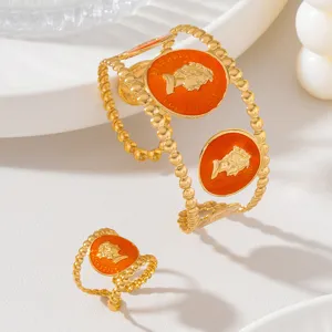 Ensemble de bracelet et bague vintage en émail orange, bijoux de portrait plaqués or élégants.