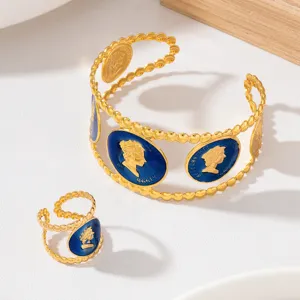 Vintage or pièce portrait bracelet bague ensemble émail bleu bijoux détails accessoire