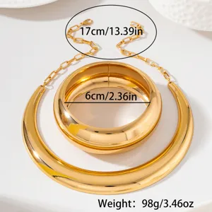 Goldene breite Choker Halskette und offenes Armreif Set minimalistischer glatter Metallschmuck Set