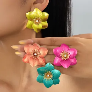 Boucles d'Oreilles Fleur en Métal 3D Avec Centre en Strass Boucles d'Oreilles Florales Vintage Pour Femmes Bijoux de Vacances en Alliage Rétro