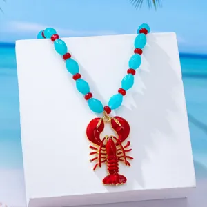 Collar con colgante de langosta marina de verano con cuentas coloridas y diseño de aceite.