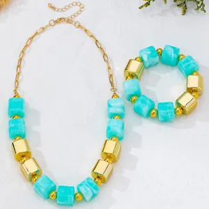 Set collana e bracciale con perline cubiche in acrilico colorato per vacanze estive