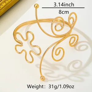 Elegante brazalete de metal dorado con diseño de flor en espiral, pulsera ajustable