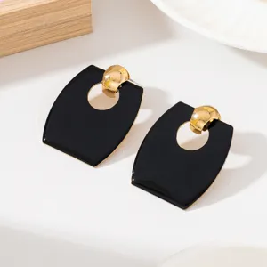Exquisite schwarze Emaille goldene geometrische Trapez Ohrstecker mit modischem Ausschnitt.