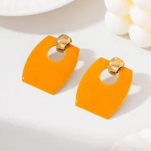 Geometrische Trapez Emaille Ohrringe, schickes Farbblock Goldkugel Ohrhänger Design.