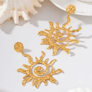 Boucles d'oreilles pendantes soleil spirale or vintage, bijoux de fête élégants.