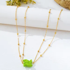 Goldene Perlenkette Taillenkette mit grünem Windmühlen-Anhänger für den Strandurlaub.