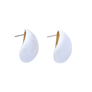 Minimalistische weiße Emaillierte Tropfen Ohrstecker mit goldfarbener Rückseite für Damen.