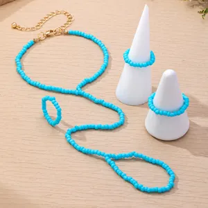 Set di cavigliera e anello da dito in perline blu bohémien per le vacanze estive al mare.