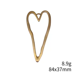Goldener offener Herzanhänger, metallischer DIY-Schmuckanhänger für Handwerk Design.