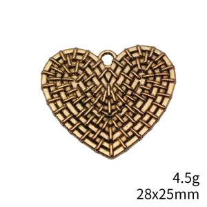 Bronzefarbener Herzanhänger mit Flechtmuster DIY Schmuckzubehör, 28x25mm, 4,5g leicht.