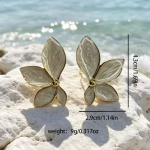 Orecchini a fiore marmo bianco bordati in oro, eleganti gioielli floreali da donna.