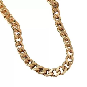 Nahaufnahme einer markanten goldenen Kubaketten-Halskette mit klassischen Gliedern.