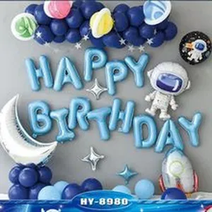 Kit de ballons d'anniversaire thème espace avec lettres, astronaute et fusée déco.