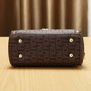 Retro monogram print crossbody tas voor vrouwen, stijlvolle handtas met gouden voetjes.