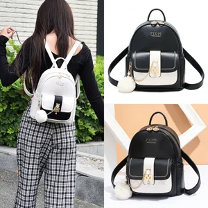 Sac à Dos Femme en Cuir PU de Couleur Contrastée Sac à Bandoulière Décontracté à la Mode pour Voyage École Breloque Pompon