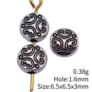 Perles rondes texturées argent antique 6.5x6.5x3mm trou 1.6mm pour création de bijoux.