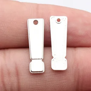Silberner Ausrufezeichen Metall Anhänger DIY Schmuck Zubehör Basteln, Set mit zwei Stück.