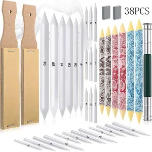 Gedetailleerd overzicht van de blenderstiften set met diverse maten papierstiften en schuurpapier.