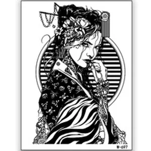 Détail d'autocollant de tatouage geisha en noir et blanc avec de superbes motifs complexes.