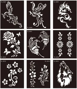 Vista dettagliata degli stencil per tatuaggi all'henné in PET con vari motivi floreali e animali.
