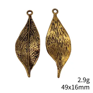 Antiker bronzener Blatt Anhänger verdrilltes Design Schmuckzubehör DIY 49x16mm 2.9g