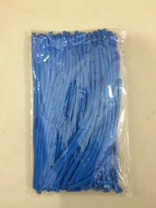 Detailansicht blauer 260er Zauber-Modellierballons in klarer Packung für Party-Dekoration.