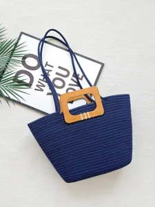 Dunkelblaue Baumwollseil geflochtene Tasche mit Holzgriffen, große Strandtasche für Urlaub.