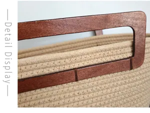 Detailansicht des gewebten Baumwollseil-Aufbewahrungskorbs mit retro dunklem Holzgriff.