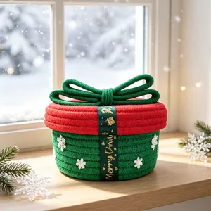 Weihnachtskorb aus Baumwollseil mit Deckel, festliches Geschenkbox-Design für Snacks und Deko.
