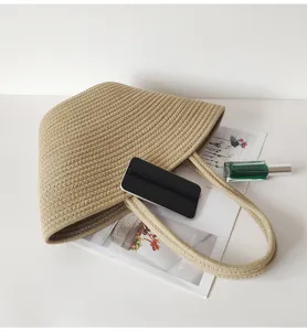 Detailaufnahme der beigen Baumwollseil-Tragetasche mit Struktur und minimalistischem Stil.