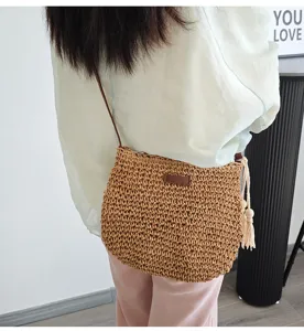 Handgemachte Stroh Umhängetasche für Damen, stilvolle Sommer Strand Tasche mit Quaste.