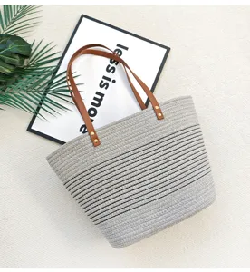 Modische graue gewebte Handtasche mit braunen Griffen, lässige Strand Umhängetasche.