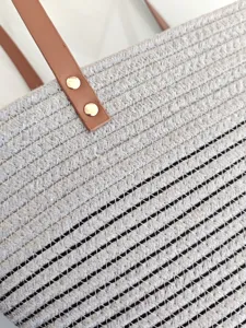 Modische Strohgewebe Handtasche für Damen, minimalistische Schultertasche mit Lederriemen Strand.