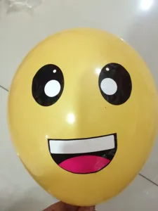 Detailed view of the yellow cartoon face balloon, featuring large cute eyes and a cheerful smile.