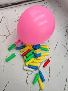 Atemtrainer Ersatz Mundstücke Set mit rosa Latexballon für effektives Lungentraining.