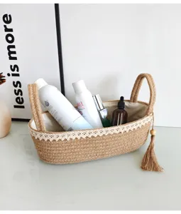 Detailansicht des geflochtenen Jute Aufbewahrungskorbs mit Spitzenbesatz und Quaste Organizer.