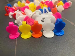 Crochets de plafond en plastique colores assortiments clips adhésifs pour ballons