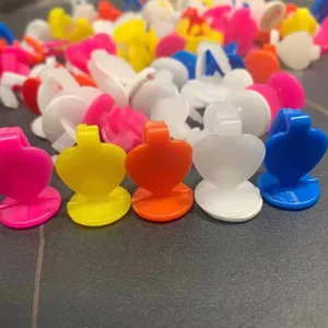 Clips de suspension de plafond en plastique coloré avec base ronde pour ballons et déco.