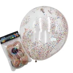 Globo de espuma mágico transparente relleno de bolas coloridas para fiesta infantil.