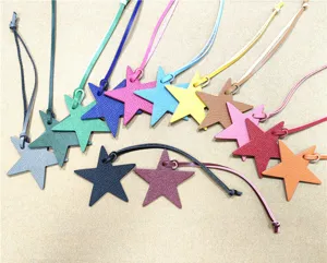 Pendentif sac étoile en cuir coloré mini porte-clés accessoire mignon au design élégant