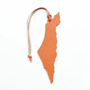 Leren tassenhanger in de vorm van een Midden-Oosten kaart oranje stijlvol mode accessoire