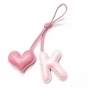 Handgefertigte Echtleder Herz Und Buchstabe K Taschenanhänger Personalisierte Taschenzubehör Schlüsselanhänger Für Damen Auto Dekoration