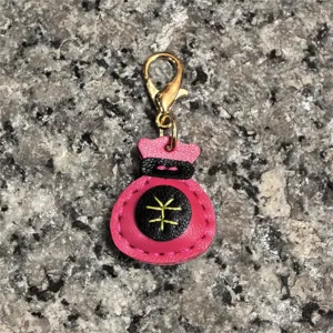 Llavero de bolso de la suerte de cuero hecho a mano, colgante colorido para llaves de coche.