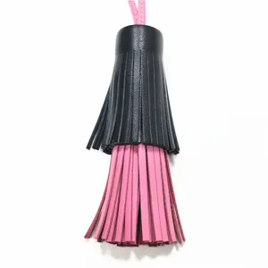 Zweifarbiger Leder Quasten Taschenanhänger, schicker Lammfell Schlüsselanhänger für Damen.