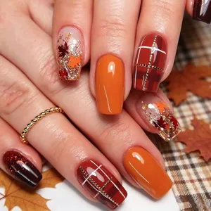 Autumn Winter Maple Leaf Gold Line Glitter Press On Nails Caramel Smudge Plaid Pattern Reusable False Nails For Women Fashion Jewelry