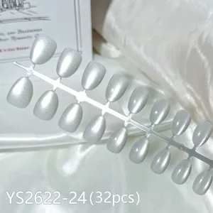 Short round press-on nails 32pcs silver cat eye false nails fake nail art set