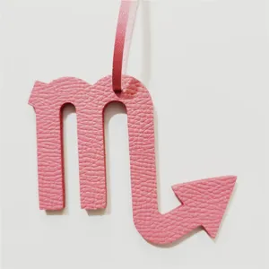 Roze leer Schorpioen sterrenbeeld tas charm, schattige astrologie auto hangend accessoire.