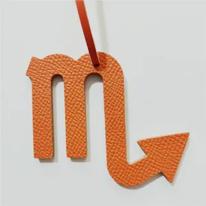 Schorpioen dierenriem teken lederen hanger, stijlvolle tas accessoire en auto decor cadeau.